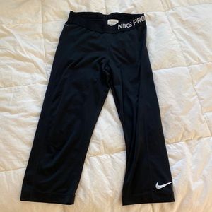 NIKE PRO BLACK CAPRI CROPPED LEGGINGS